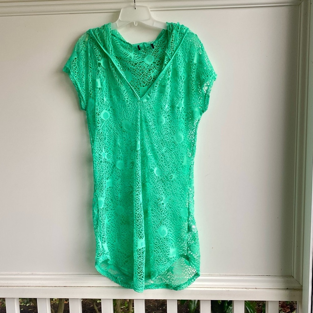 Spiaggia Dolce Green Crochet Cover-Up with Hood - Picture 1 of 5